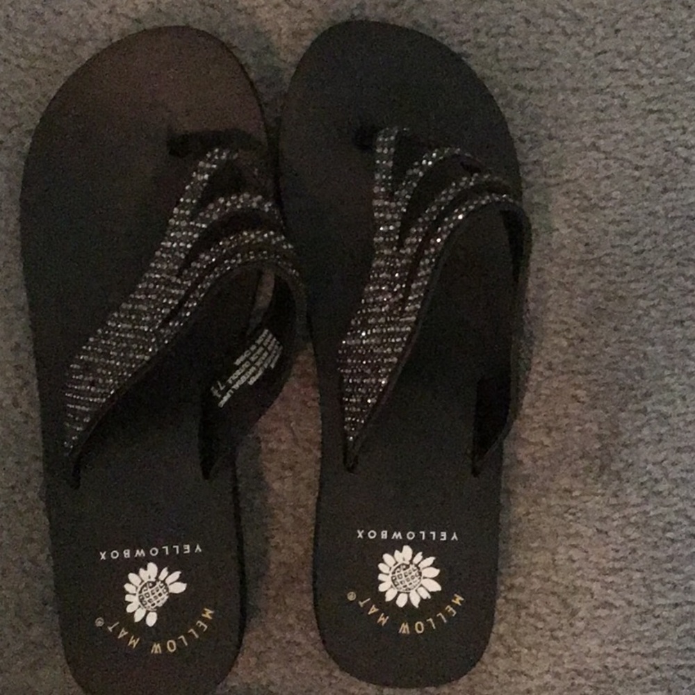 Dressy flip flops in black with crystals on the straps. Size 7.5